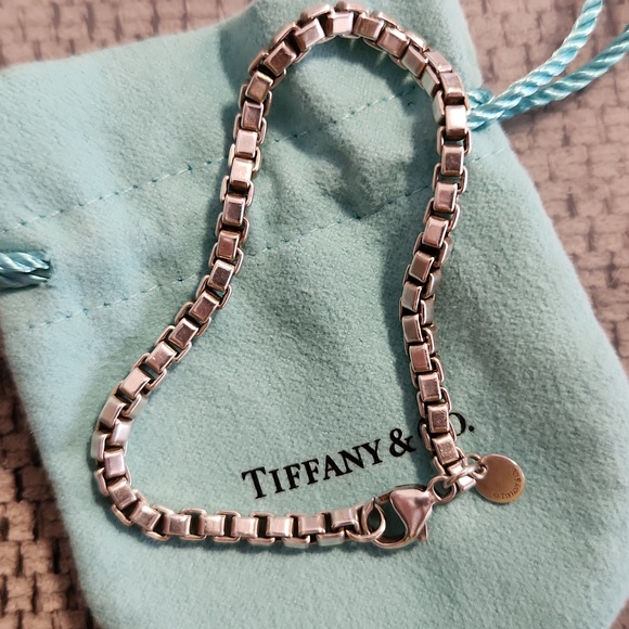 Auth. Tiffany and Co. Venetian Link Bracelet in Silver Size medium or 7.5" - Picture 2 of 6